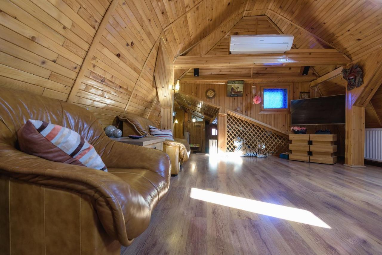 Апартаменты Wooden Attic Брашов Экстерьер фото
